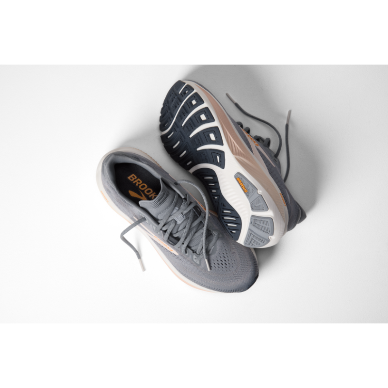 Brooks Ghost 18 by Brooks